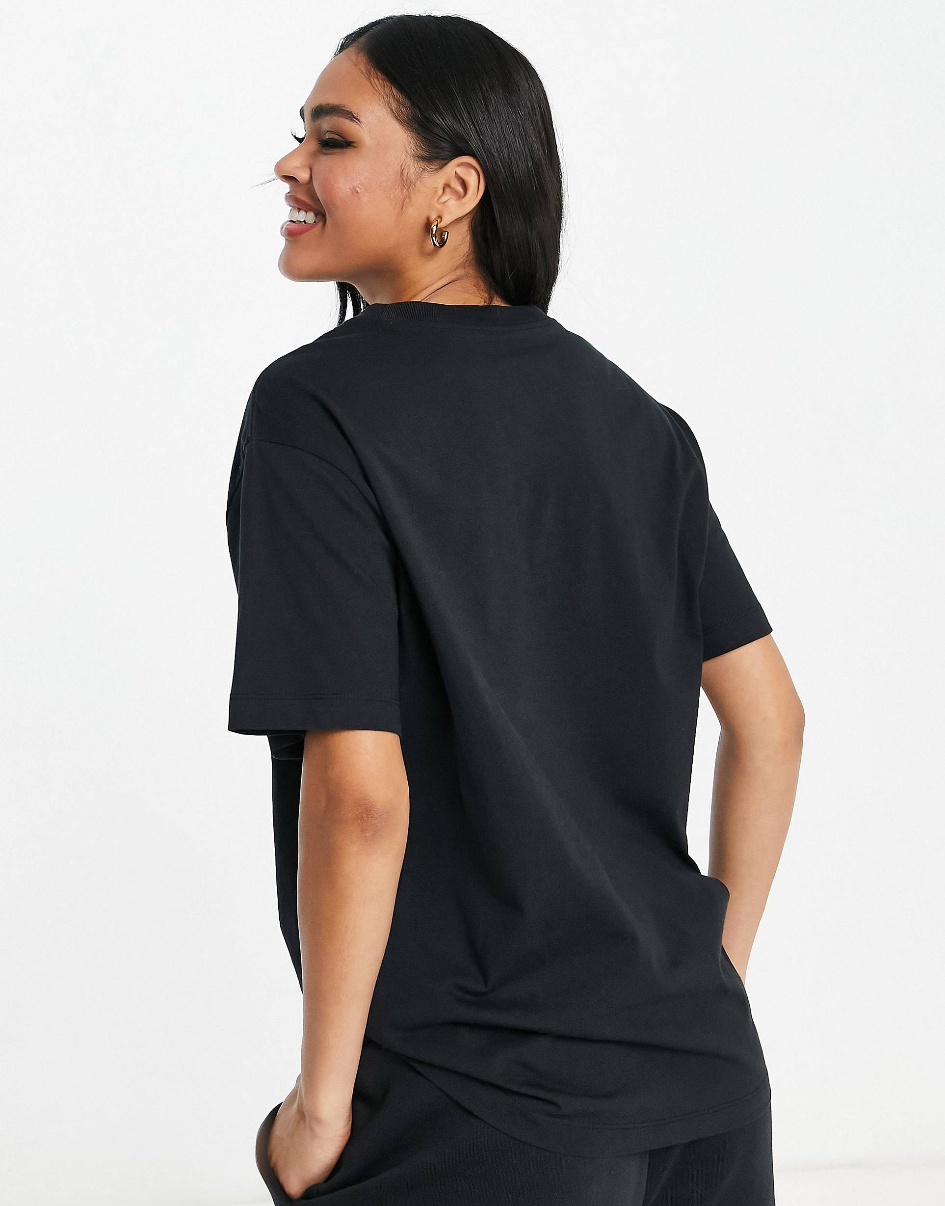 Elevate Your Active Wardrobe with N!ke Women's T-Shirts