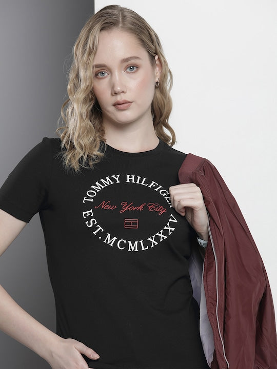 Iconic Logo Tees- T0mmy H!lfiger Women's T-Shirt